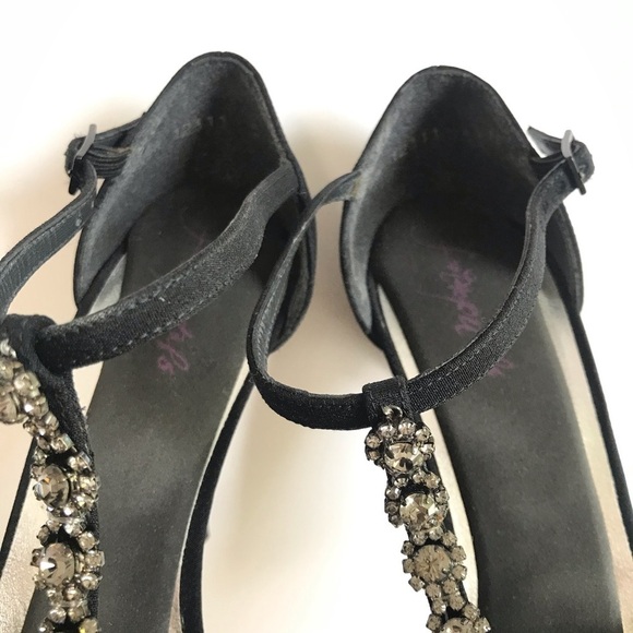 Stuart Weitzman Black Satin Peep Toe Heels Crystal Embellishment T-Strap Sz 5 - Picture 9 of 16